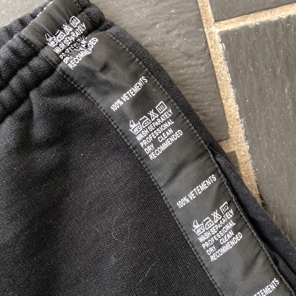 Vetement rare black sweatpants with "Washing Instructions" detail - Picture 1 of 5